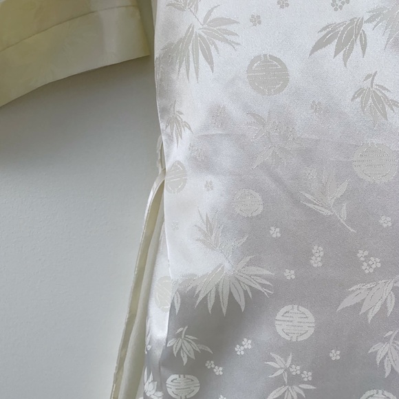 Silky Ivory Asian Printed Robe XS/S - Picture 8 of 8
